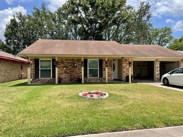 418 Elder Glen Dr, Webster, TX 77598