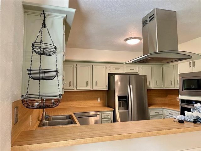 418 Elder Glen Dr, Webster, TX 77598