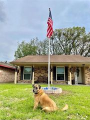 418 Elder Glen Dr, Webster, TX 77598
