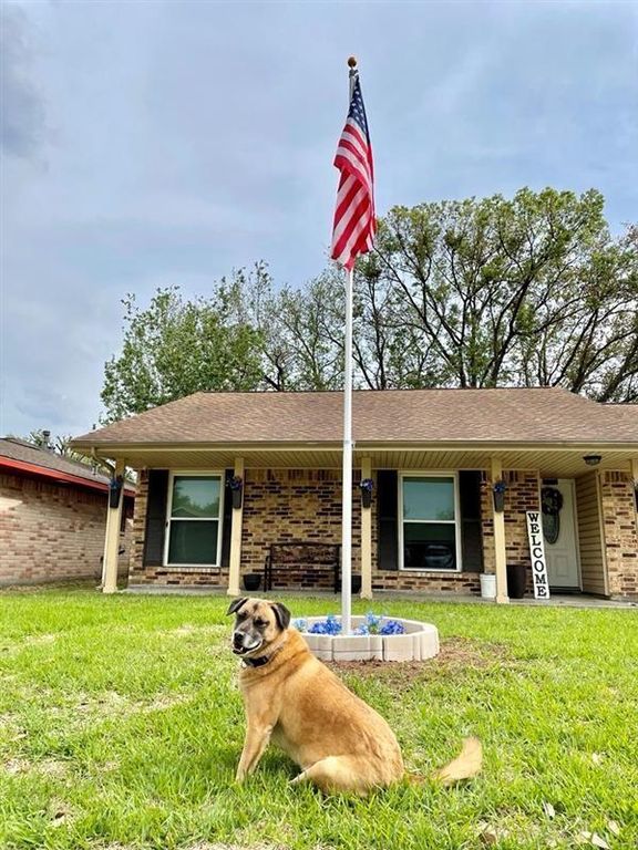 418 Elder Glen Dr, Webster, TX 77598
