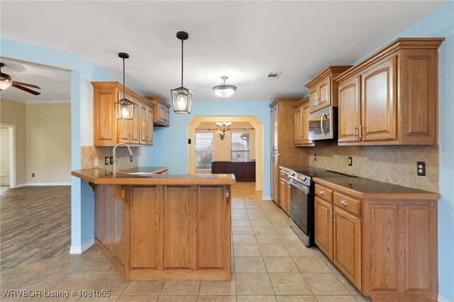 2117 Parkway Circle, Van Buren, AR 72956