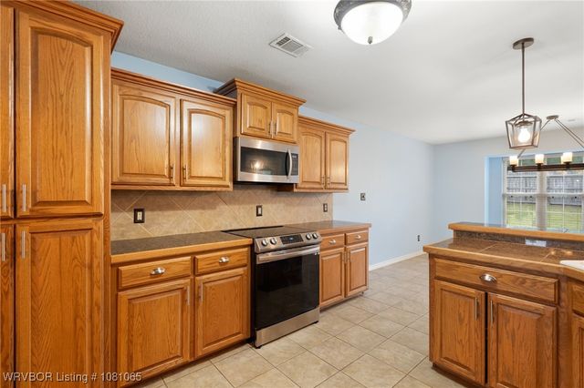 2117 Parkway Circle, Van Buren, AR 72956