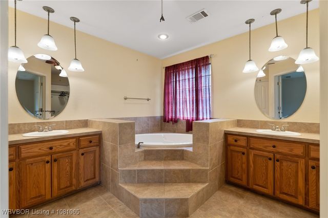 2117 Parkway Circle, Van Buren, AR 72956