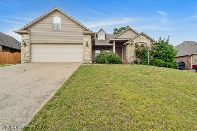 2117 Parkway Circle, Van Buren, AR 72956