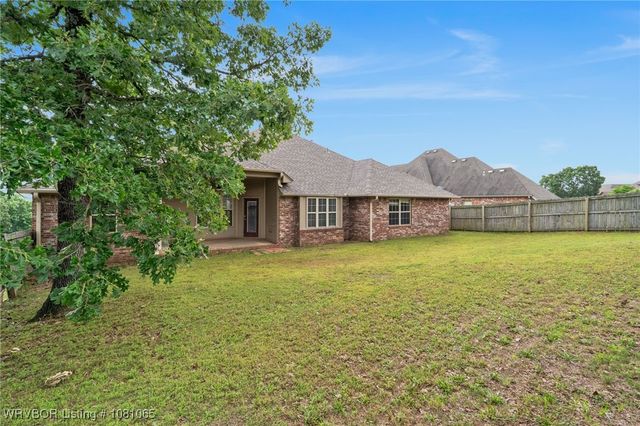 2117 Parkway Circle, Van Buren, AR 72956