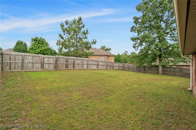 2117 Parkway Circle, Van Buren, AR 72956