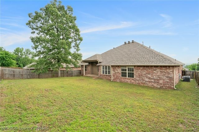 2117 Parkway Circle, Van Buren, AR 72956