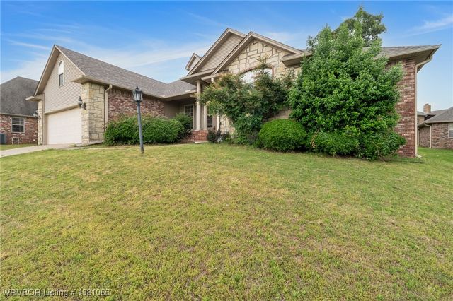 2117 Parkway Circle, Van Buren, AR 72956