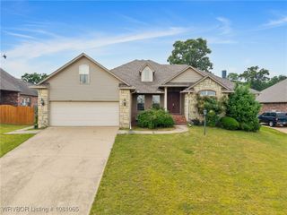 2117 Parkway Circle, Van Buren, AR 72956