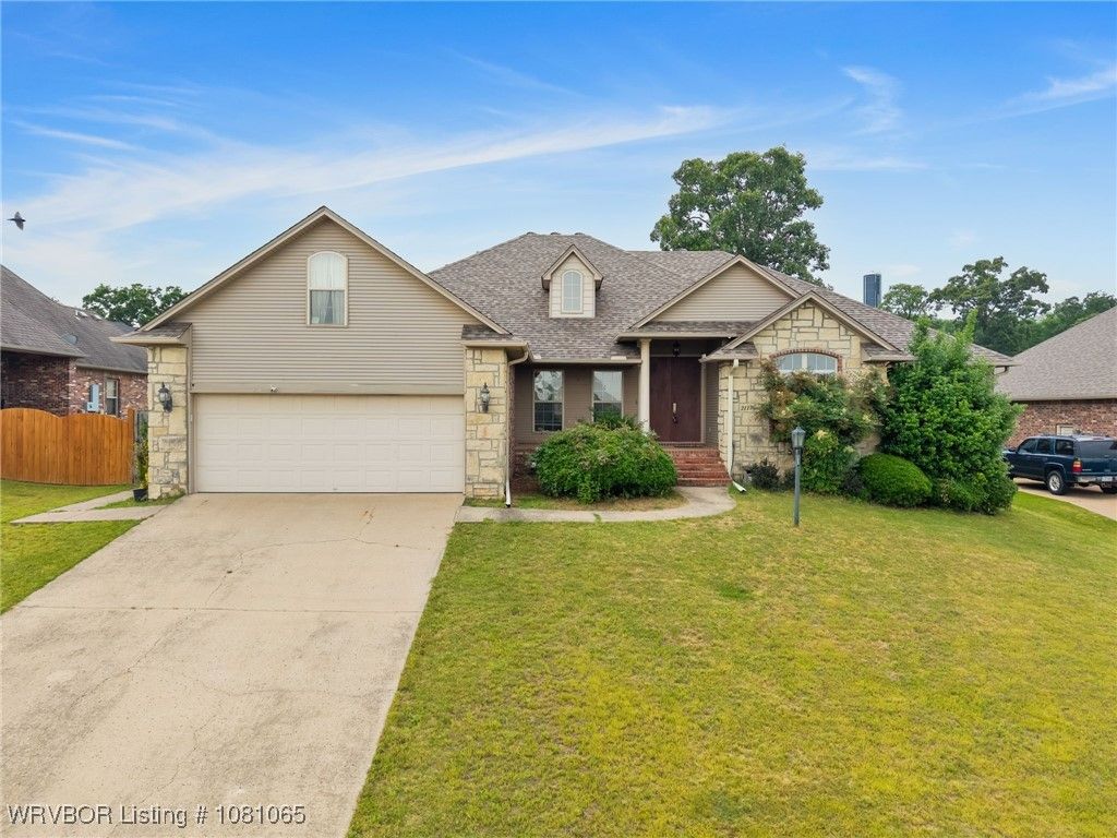 2117 Parkway Circle, Van Buren, AR 72956