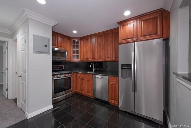 14 Nottingham Place 1406B, Coram, NY 11727