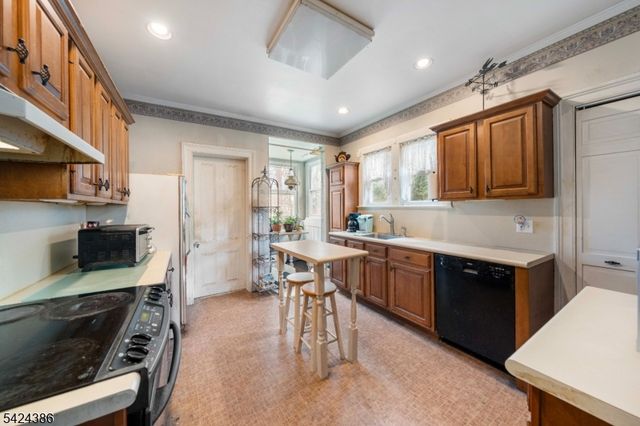 5 Willow St, Cranford Twp., NJ 07016