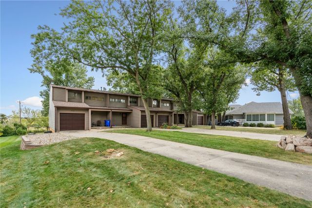 4410 Lorcardo Drive NE, Cedar Rapids, IA 52402