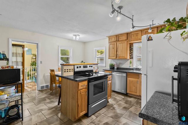 1022 N Van Eps Ave Avenue, Sioux Falls, SD 57103