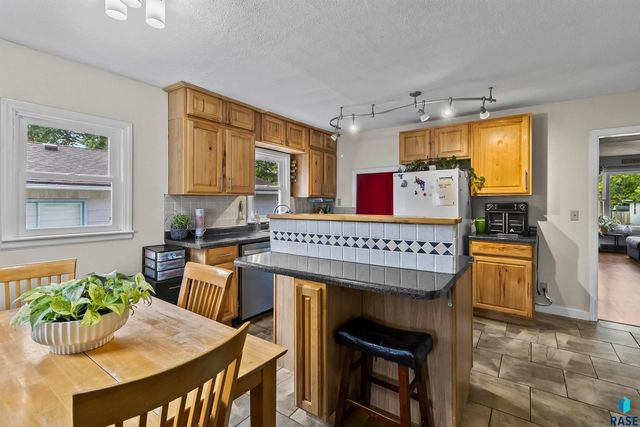 1022 N Van Eps Ave Avenue, Sioux Falls, SD 57103