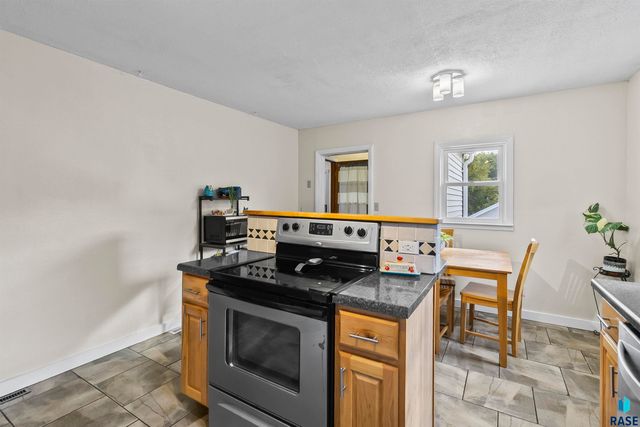 1022 N Van Eps Ave Avenue, Sioux Falls, SD 57103