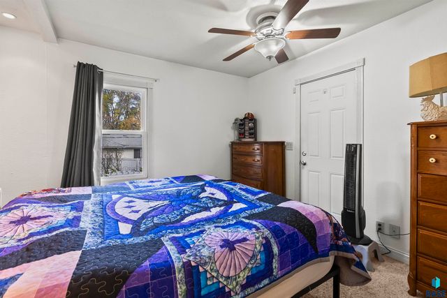 1022 N Van Eps Ave Avenue, Sioux Falls, SD 57103