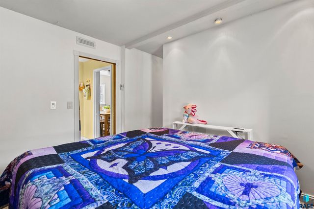 1022 N Van Eps Ave Avenue, Sioux Falls, SD 57103