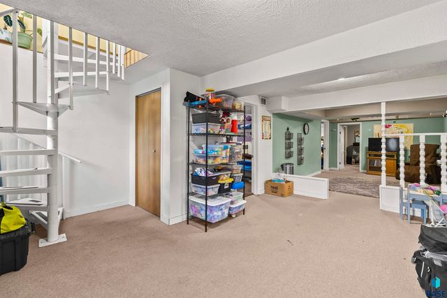 1022 N Van Eps Ave Avenue, Sioux Falls, SD 57103