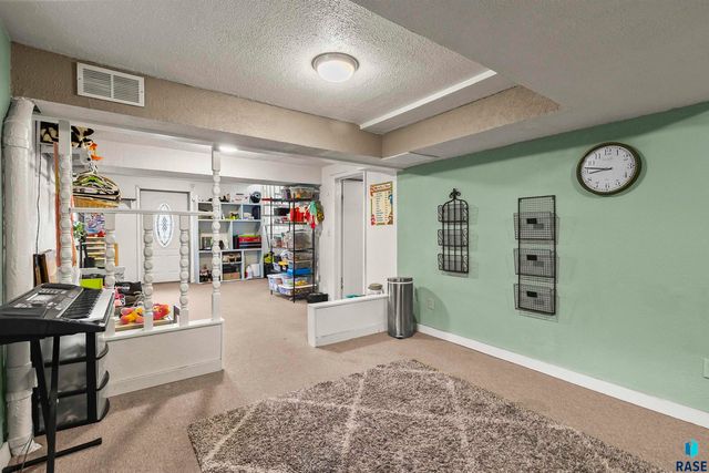 1022 N Van Eps Ave Avenue, Sioux Falls, SD 57103