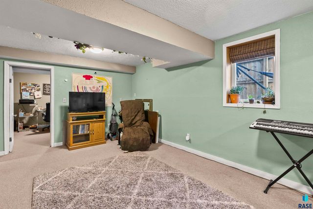 1022 N Van Eps Ave Avenue, Sioux Falls, SD 57103