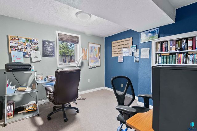 1022 N Van Eps Ave Avenue, Sioux Falls, SD 57103