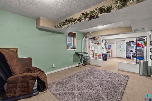 1022 N Van Eps Ave Avenue, Sioux Falls, SD 57103