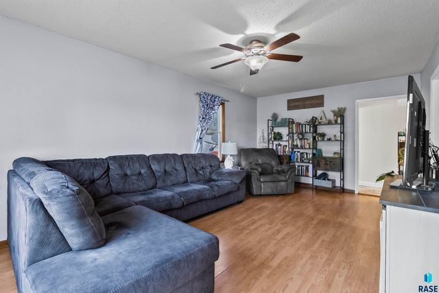 1022 N Van Eps Ave Avenue, Sioux Falls, SD 57103