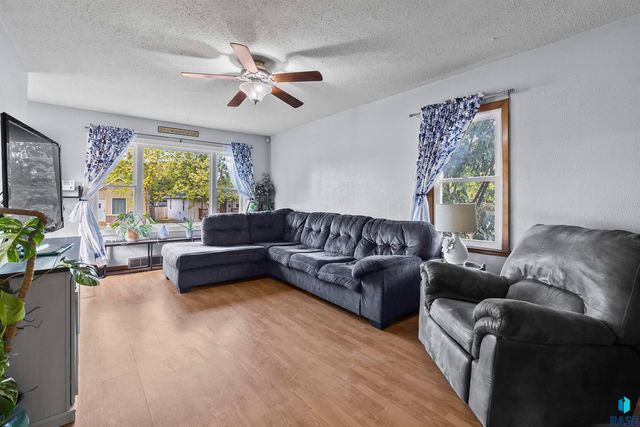 1022 N Van Eps Ave Avenue, Sioux Falls, SD 57103