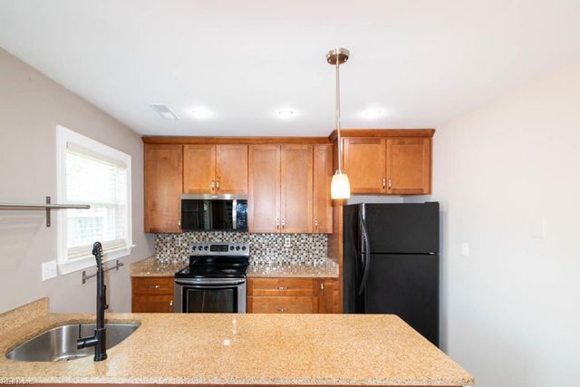 1811 Pope ST, Virginia Beach, VA 23464