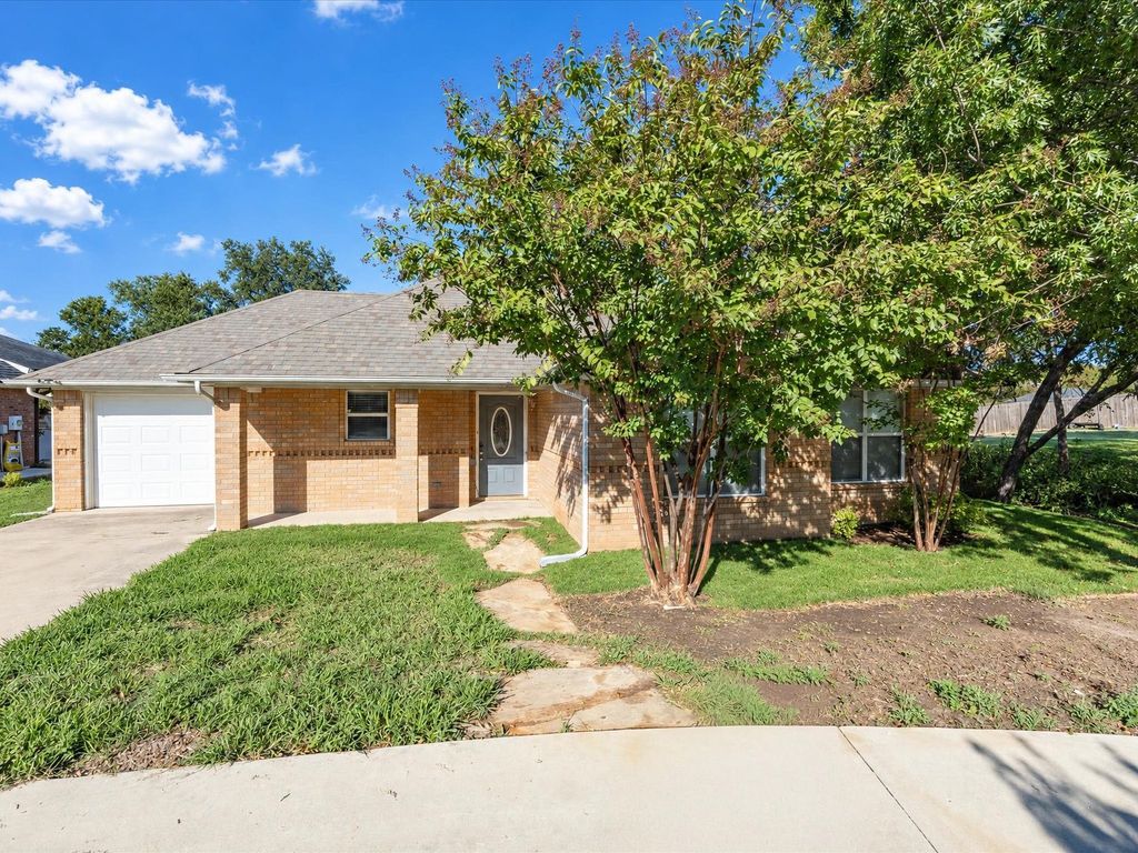 1807 13th Street, Bridgeport, TX 76426 — exterior