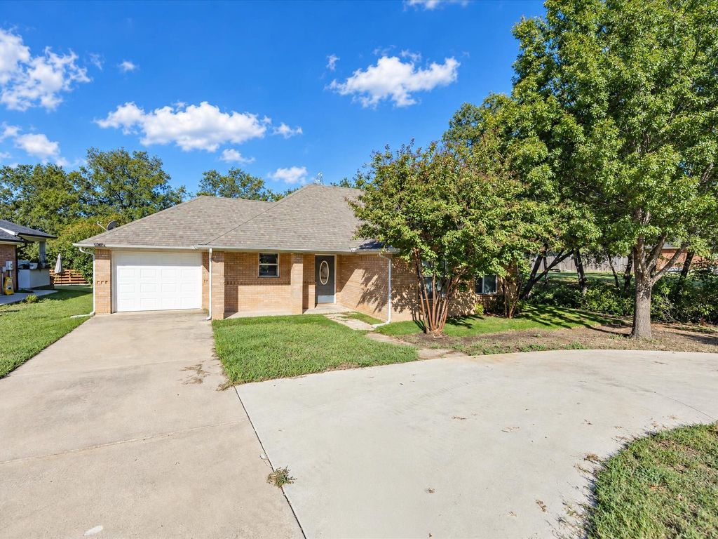 1807 13th Street, Bridgeport, TX 76426 — photo 2