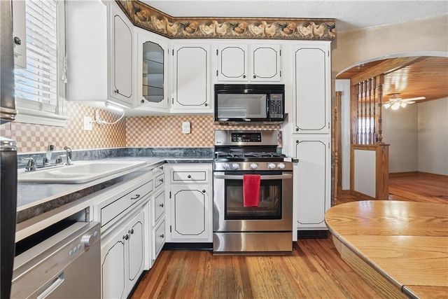 396 Oak Spring Rd, Canonsburg, PA 15317