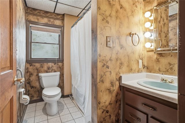 396 Oak Spring Rd, Canonsburg, PA 15317