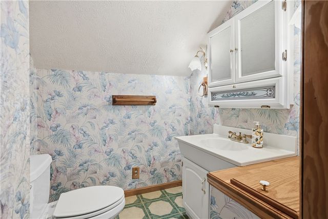 396 Oak Spring Rd, Canonsburg, PA 15317