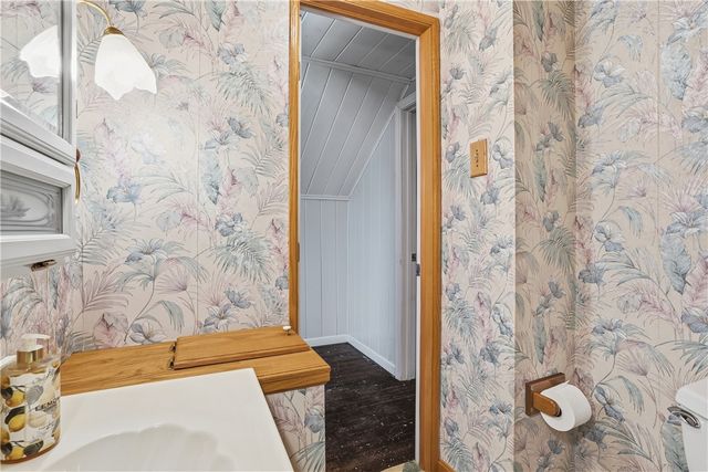 396 Oak Spring Rd, Canonsburg, PA 15317