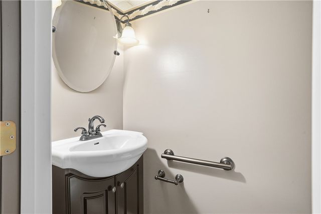 396 Oak Spring Rd, Canonsburg, PA 15317