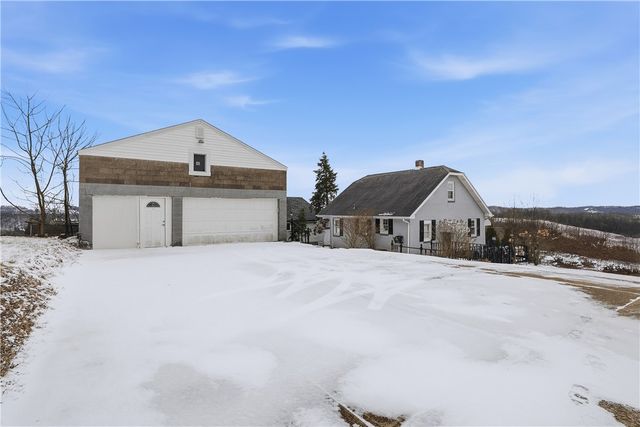 396 Oak Spring Rd, Canonsburg, PA 15317