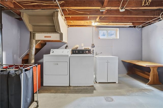 396 Oak Spring Rd, Canonsburg, PA 15317