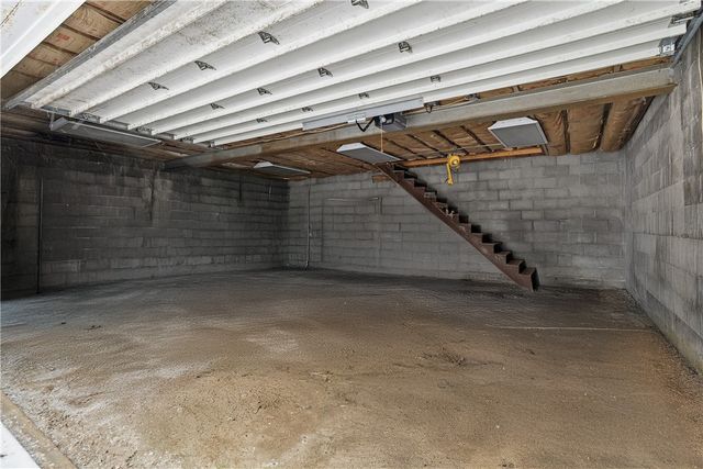 396 Oak Spring Rd, Canonsburg, PA 15317