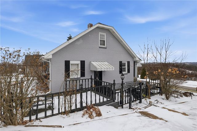 396 Oak Spring Rd, Canonsburg, PA 15317