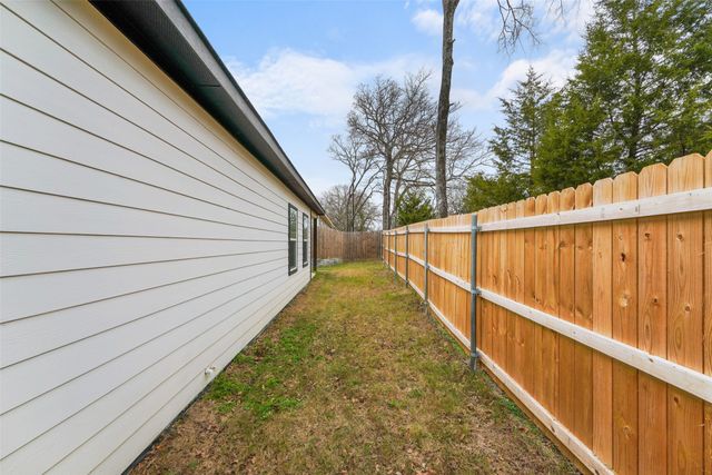 102 Buffalo Springs Road, Mabank, TX 75156