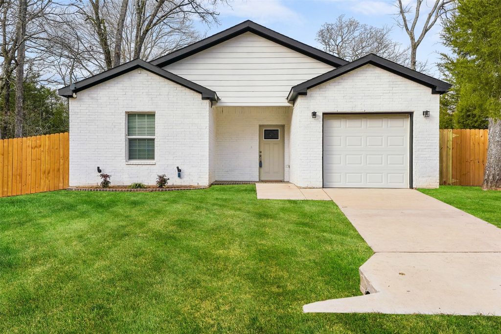 102 Buffalo Springs Road, Mabank, TX 75156