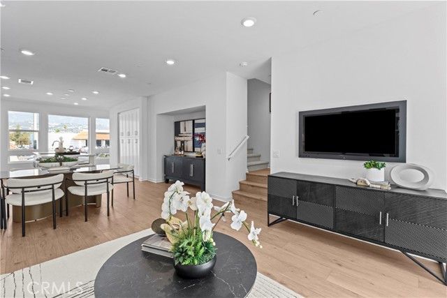 1050 Foothill Boulevard, Claremont, CA 91711