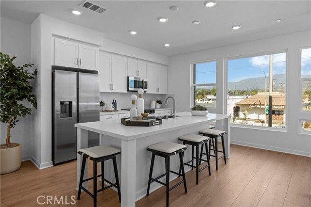 1050 Foothill Boulevard, Claremont, CA 91711