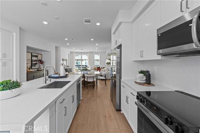 1050 Foothill Boulevard, Claremont, CA 91711