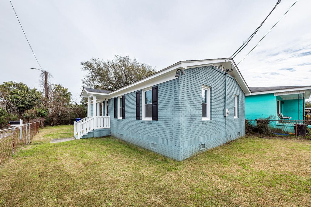 Image 15 of property listing at 2209 Odessa Street, Charleston, SC 29405