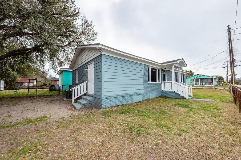 Image 16 of property listing at 2209 Odessa Street, Charleston, SC 29405