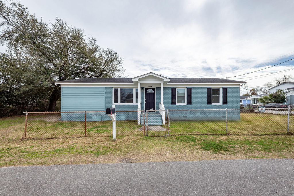 Image 17 of property listing at 2209 Odessa Street, Charleston, SC 29405