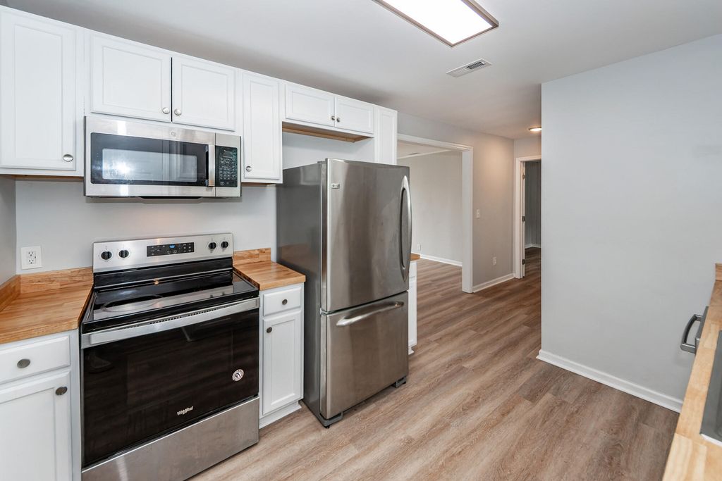 Image 5 of property listing at 2209 Odessa Street, Charleston, SC 29405